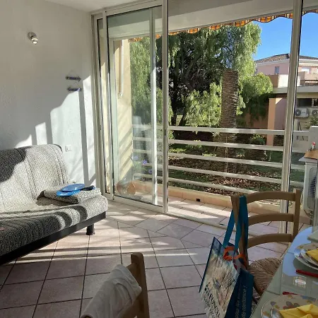 Climatise 2 Pieces, 4 Couchages, A Frejus, Proche Et Commerces, Parking Securise - Fr-1-226a-122 Apartment